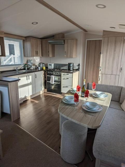 Sleeps 6 Modern And Bright Caravan Littlesea Haven Weymouth Hotel ภายนอก รูปภาพ